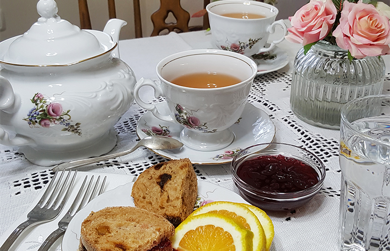 ספל ותחתית רוחה מסיבת תה